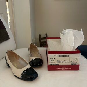 Vintage Ferragamo ballet flats